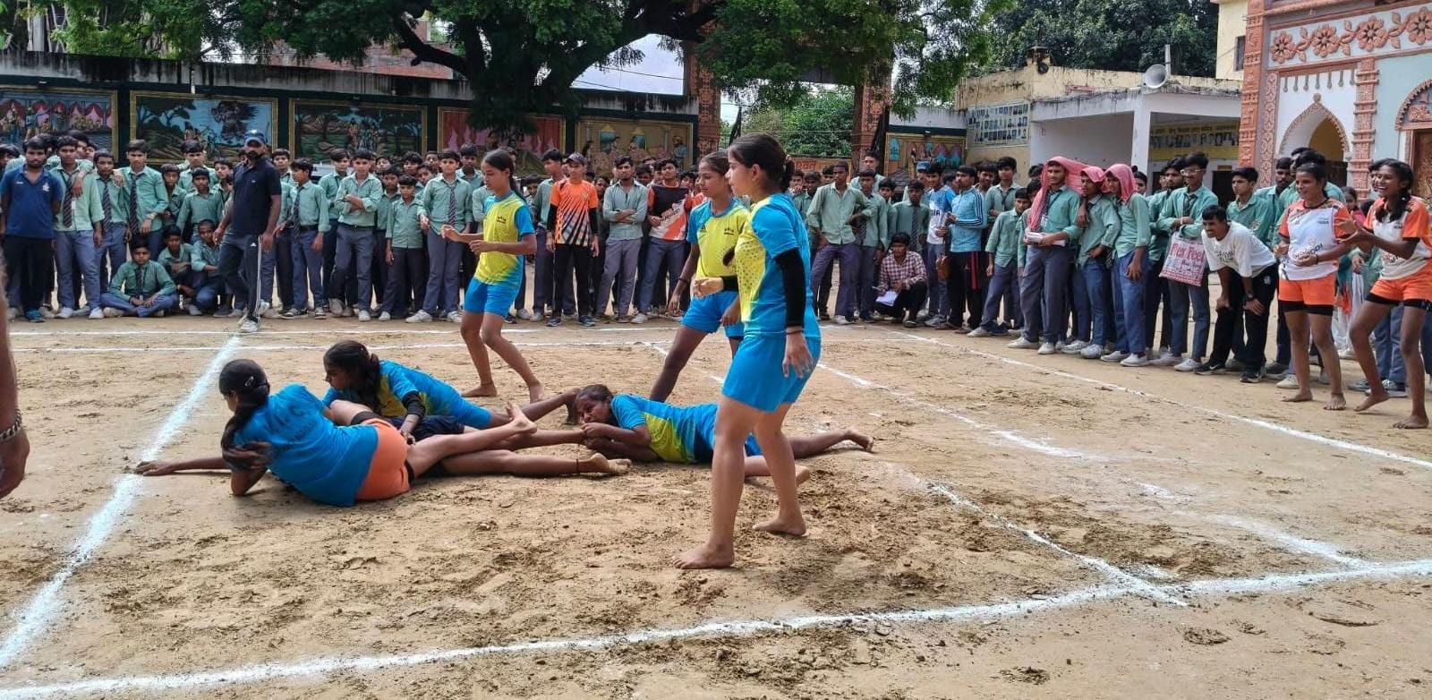 हिंदू विद्यालय की टीम ने तीन वर्गों में मारी बाजी
