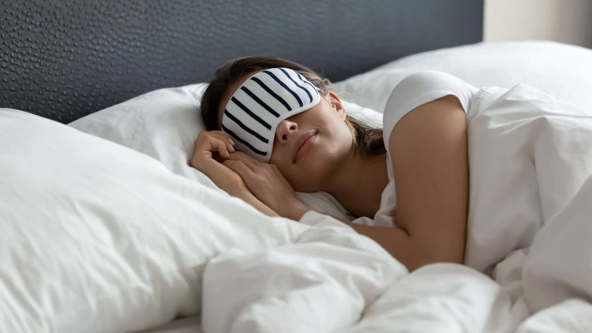 how to get deep sleep naturally