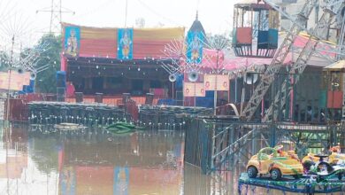 तेज बारिश से रामलीला मैदानों में जलभराव, आयोजकों की बढ़ी परेशानी