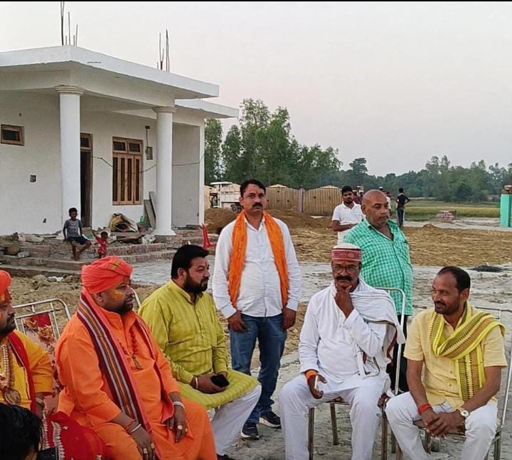 अयोध्या के महंत बृज मोहन दास ने किया श्रीराम कथा स्थल का निरीक्षण