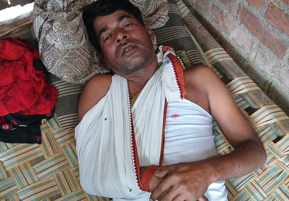 आवारा सांड ने मजदूर पर किया हमला