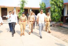 गाजियाबाद के पोलिंग बूथों पर पहुंचे DM रविंद्र कुमार, औचक निरीक्षण से मतदान केंद्रों पर मचा हड़कंप