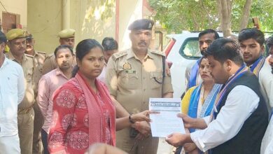 एएसपी नेता से राजस्व कर्मी ने की अभद्रता