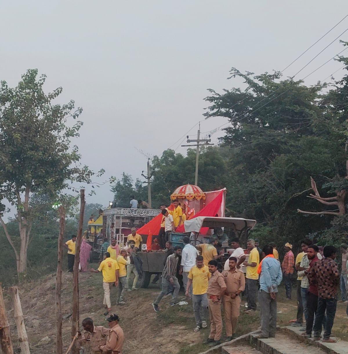 करमपुर परवरभार में नम आंखों से मां की विदाई