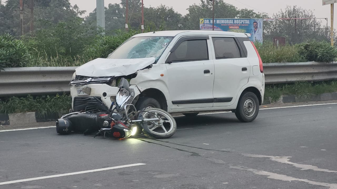 कार की टक्कर से बा