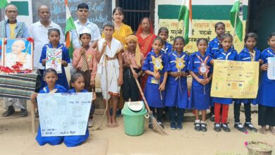 गांधी और शास्त्री जयंती पर बच्चों ने निकाली प्रभात फेरी, स्वच्छता का दिया संदेश
