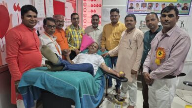 गांधी जयंती के अवसर पर रक्तवीरों ने किया रक्तदान