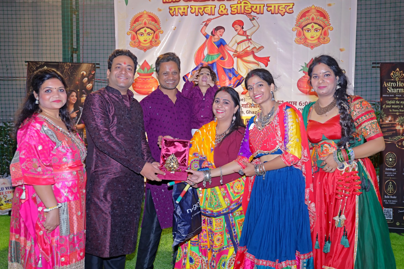 गोविंदपुरम में श्री नव दुर्गा डांडिया नाइट का भव्य आयोजन