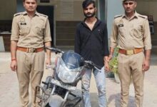 चोरी की बाइक बेचने निकला आरोपित चेकिंग में गिरफ्तार
