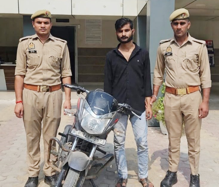 चोरी की बाइक बेचने निकला आरोपित चेकिंग में गिरफ्तार
