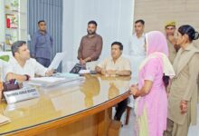जनसुनवाई में डीएम ने दिव्यांग को मौके पर दिलाई ट्राई साइकिल, विधवा के ऋण समाधान की पहल