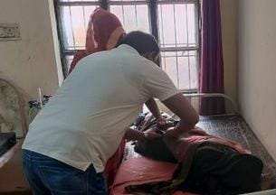 जहरीले कीड़े ने काटा: युवती की हालत बिगड़ी