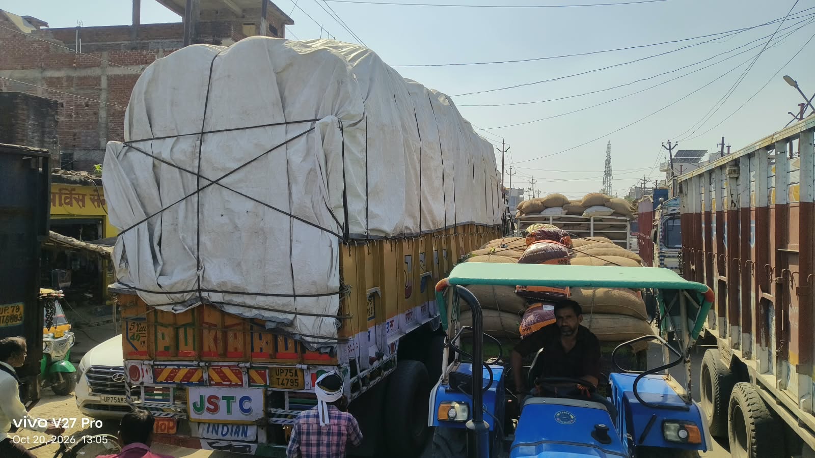जाम से कराह उठा भरथना: कई किमी लगीं लंबी कतारें
