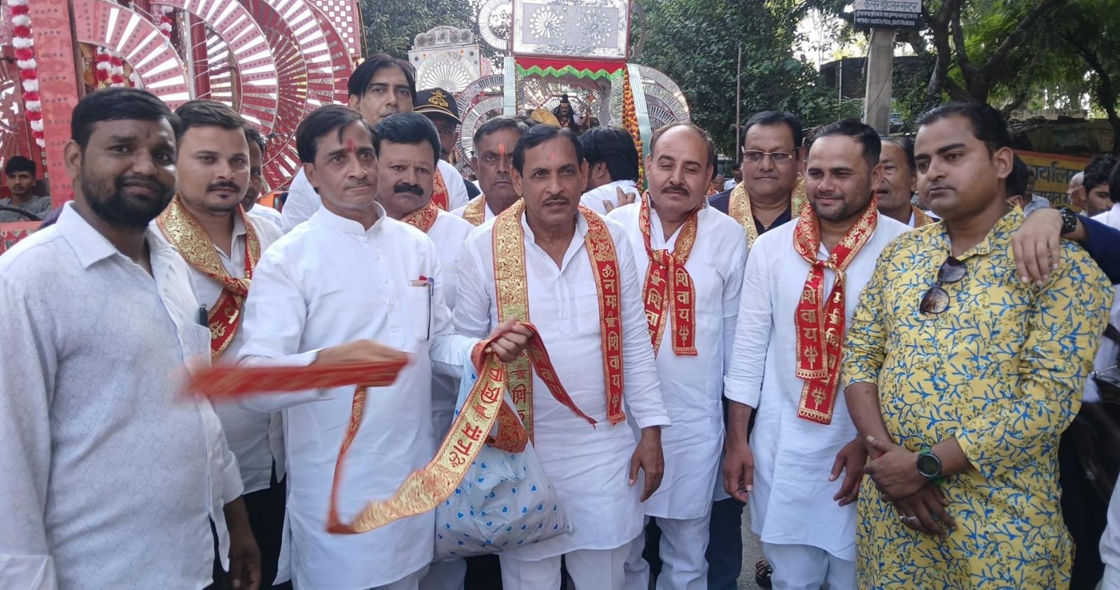 झूमके निकली भोले शंकर बारात: भक्तों ने किया स्वागत