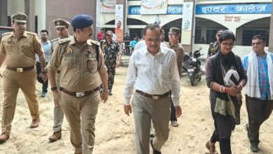 डीएम-एसएसपी ने बूथों का किया निरीक्षण