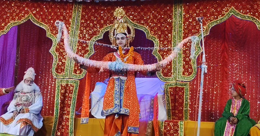 दानेश्वर धाम में आयोजित रामलीला के चौथे दिन हुआ धनुष यज्ञ व सीता स्वयंवर का मंचन