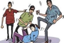 बाजार में युवक को रास्ता रोककर पीटा: रिपोर्ट दर्ज