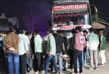 बारात भरी स्लीपर बस के पहिये में लगी आग