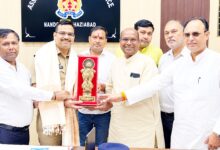 बेटी की शादी के लिए रखा सोना बरामद, एसीपी जियाउद्दीन अहमद को किया सम्मानित