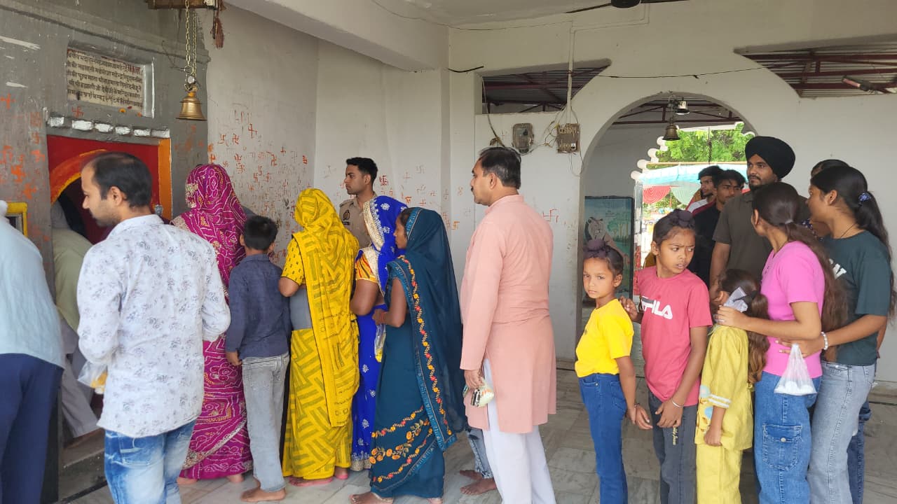 ब्रह्माणी मंदिर में उमड़ी आस्था की भीड़