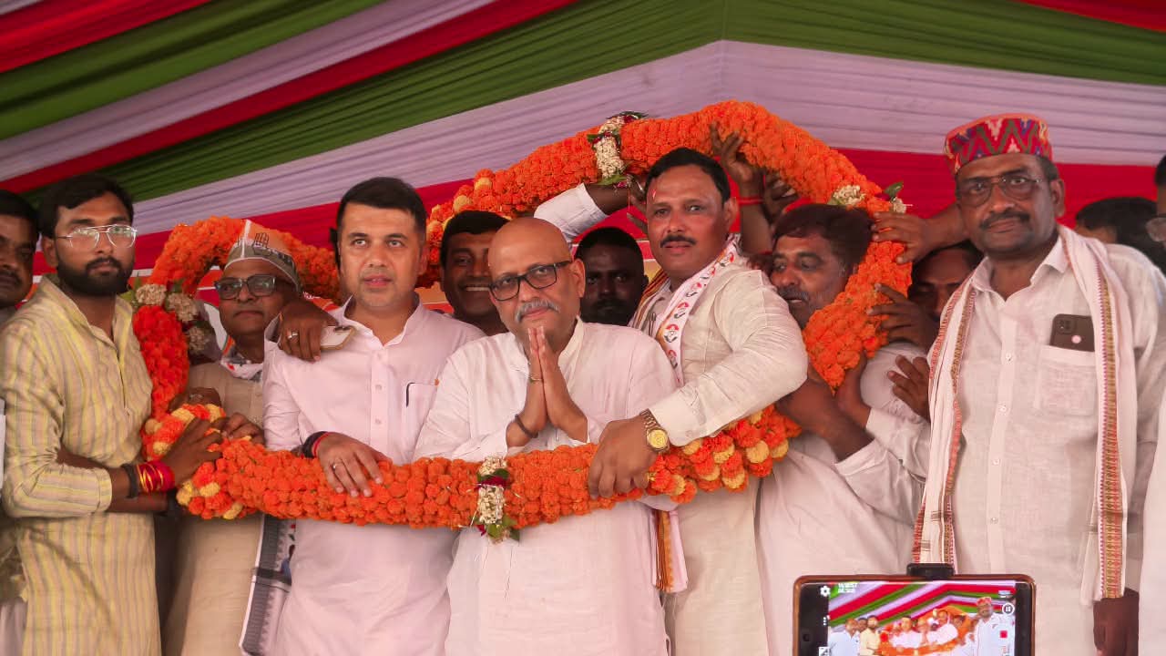 मऊ में अमर शहीद राजा जयलाल सिंह को कांग्रेस ने दी श्रद्धांजलि, गोफा ग्राउंड में गरजी रैली