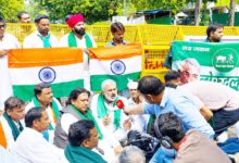 मुख्य चुनाव आयुक्त के इस्तीफे की मांग को लेकर जंतर-मंतर पर प्रदर्शन