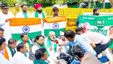 मुख्य चुनाव आयुक्त के इस्तीफे की मांग को लेकर जंतर-मंतर पर प्रदर्शन