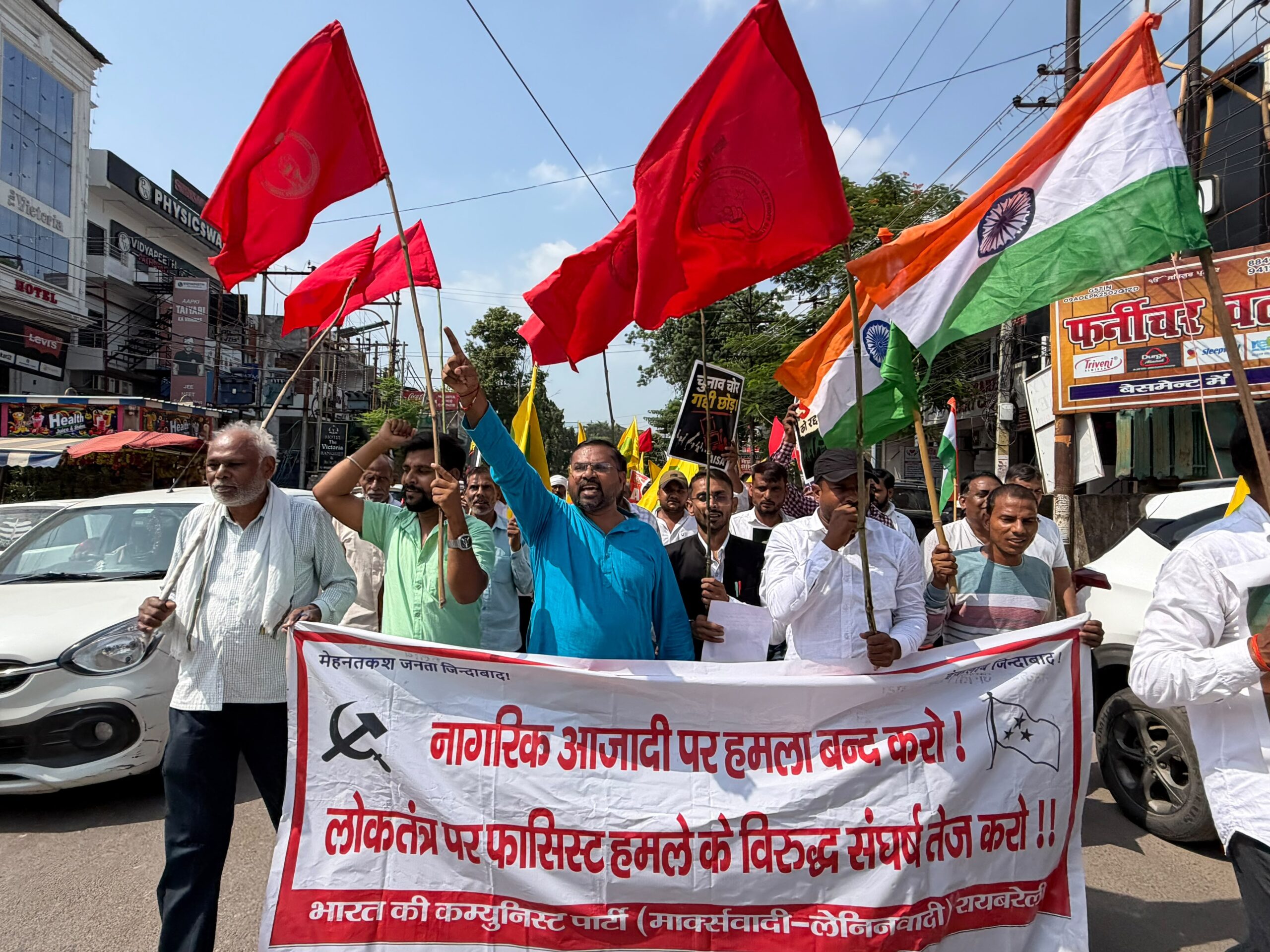 मुख्य चुनाव आयुक्त ज्ञानेश कुमार के इस्तीफे की मांग को लेकर विभिन्न संगठनों ने किया प्रदर्शन