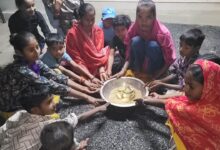 मेरा टेसू यहीं अड़ा-खाने को मांगे दही बड़ा