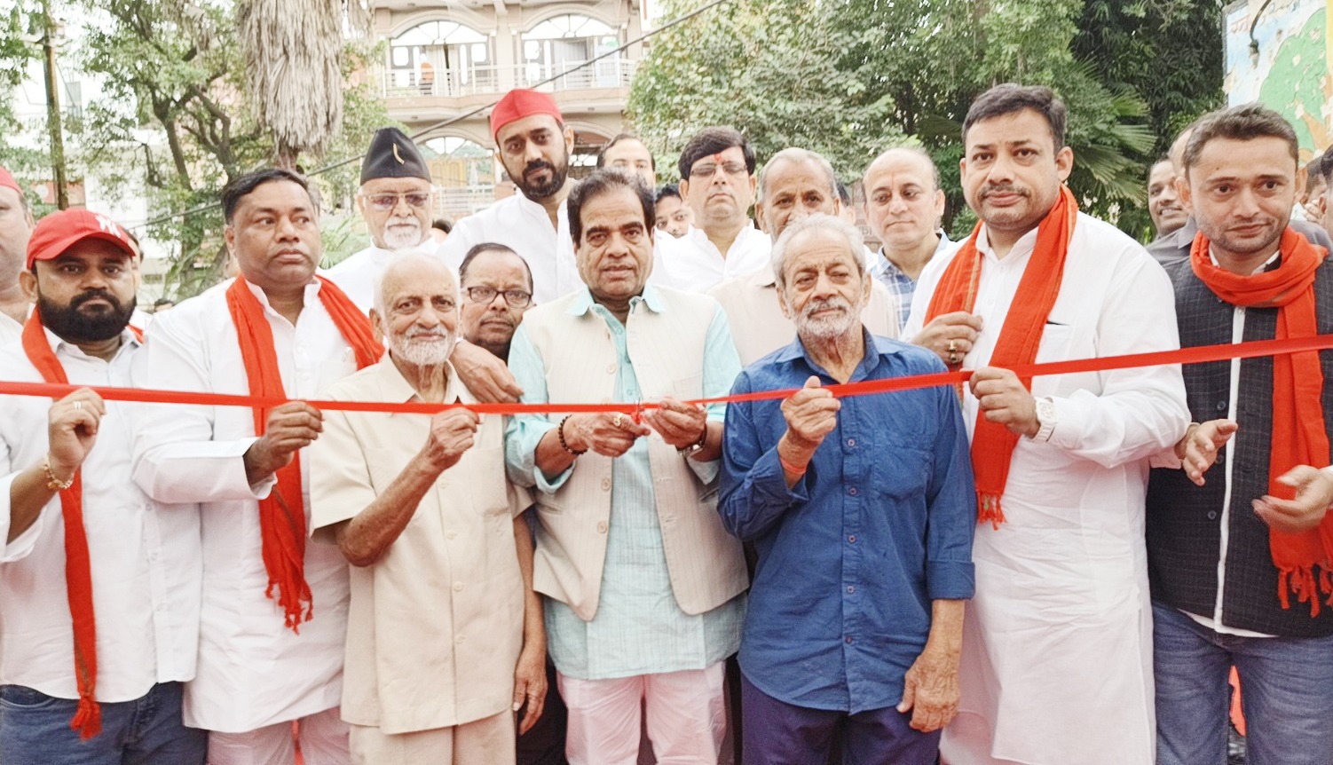 रामनगर पार्क में समाजवादी पार्टी ने लगाया निःशुल्क स्वास्थ्य जांच शिविर