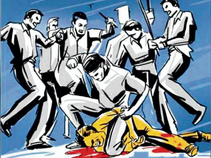 लाठी-डंडों से पीटकर किशोर को किया घायल