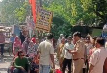 वक्फ कब्रिस्तान की जमीन पर दुकानों को लेकर हंगामा