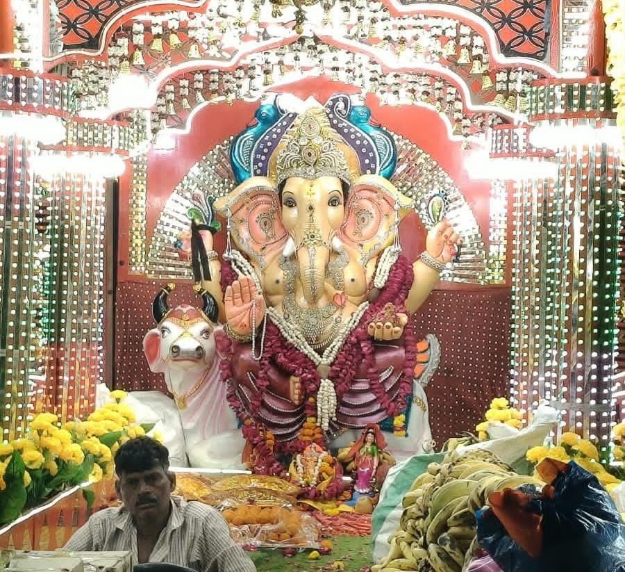 भव्य साज-सज्जा से निकली गणेश भगवान की शोभायात्रा