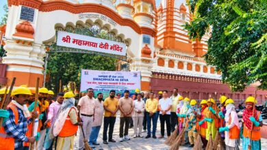 सीकरी मंदिर परिसर में चला स्वच्छता अभियान, जनप्रतिनिधियों ने किया श्रमदान