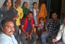 स्वास्थ्य टीम ने मरीजों का किया परीक्षण लिए बल्ड सैंपल